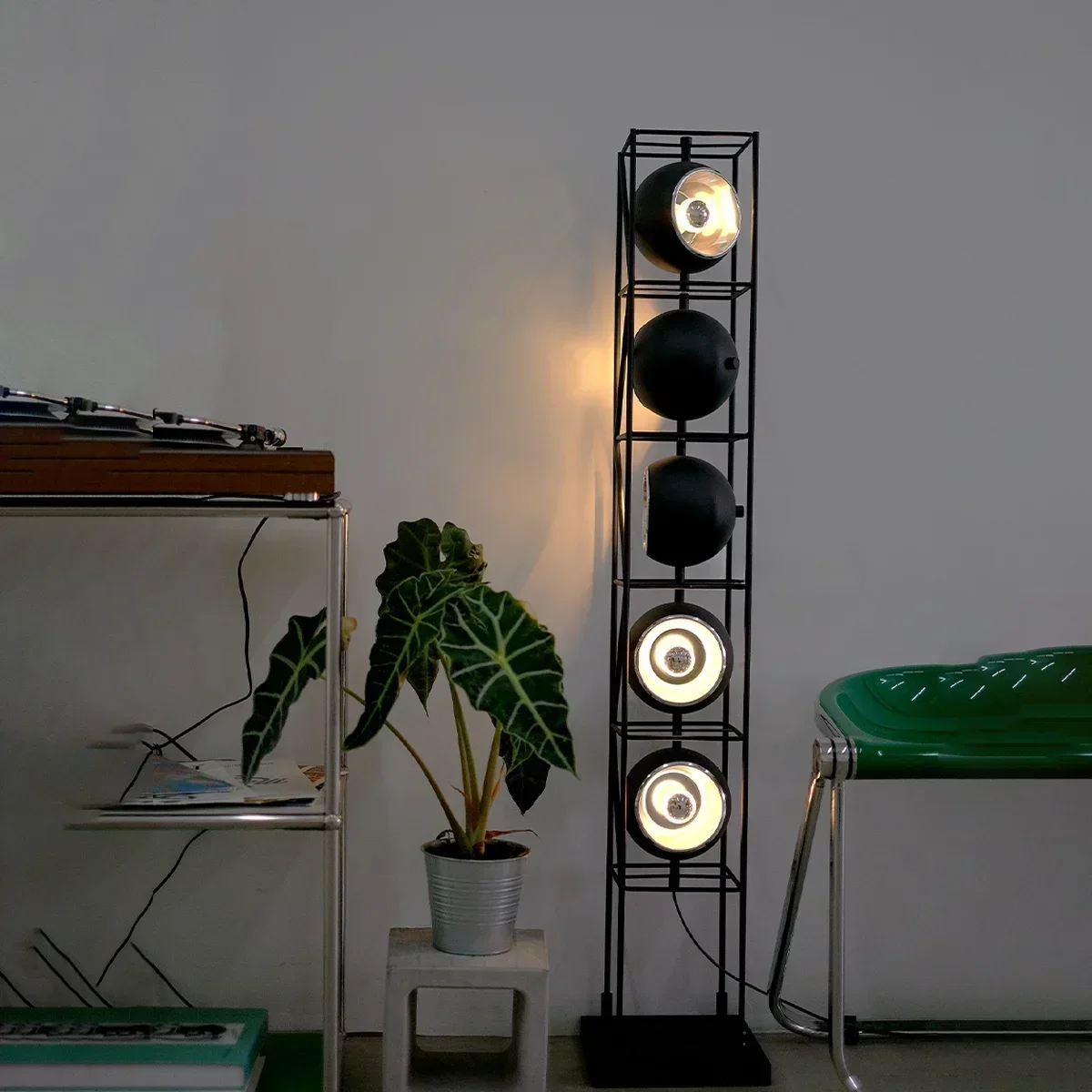 New Creative Bauhaus LED Metal - огляд і ціна Floor Lamp Tripod