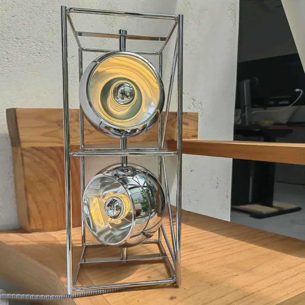 New Creative Bauhaus LED Metal - огляд і ціна Floor Lamp Tripod