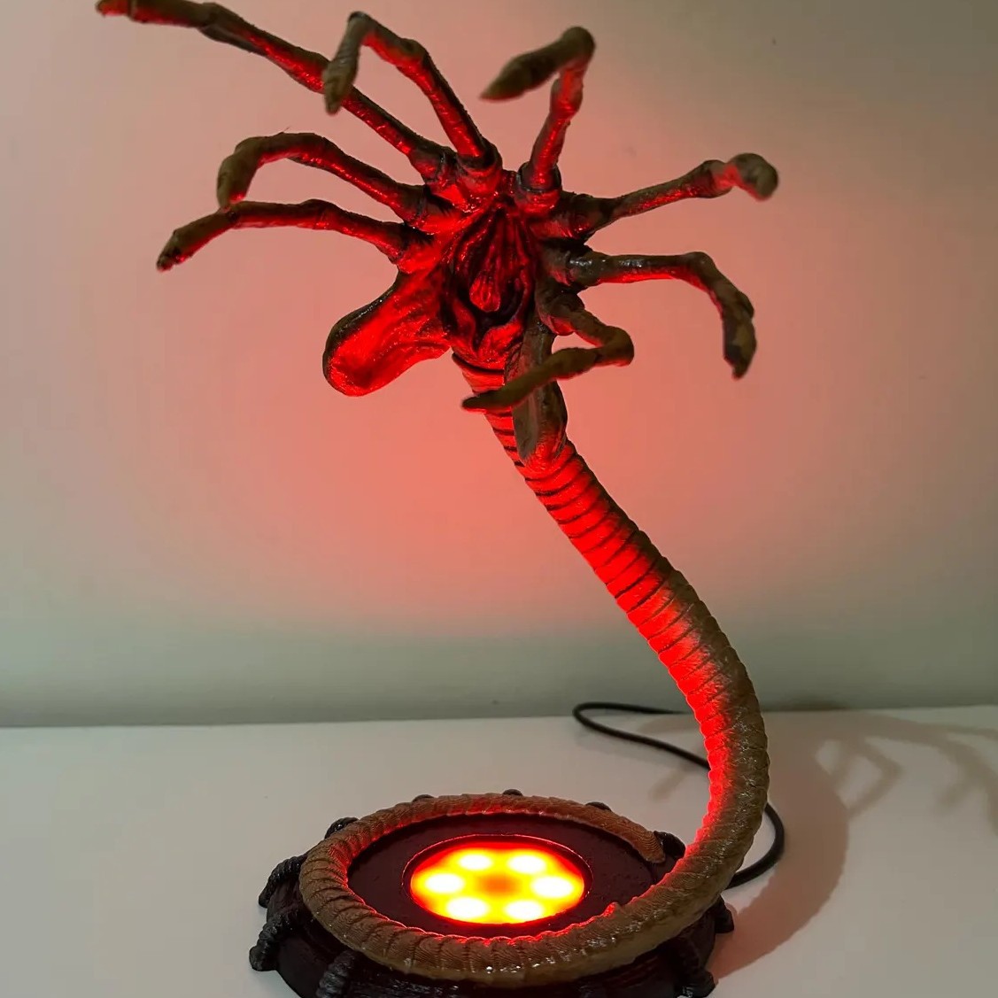 Alien Facehugger Lamp Nightlig - огляд і ціна Home Lighting And Decor
